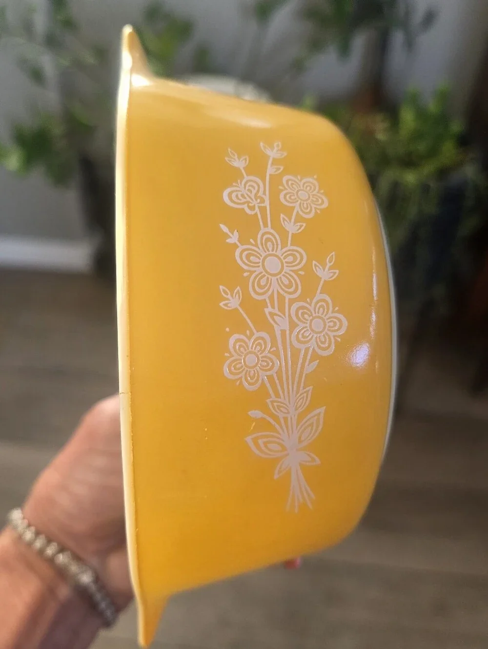 Pyrex Yellow 💛 🦋 Butterfly Pattern Casserole with Clear Lid